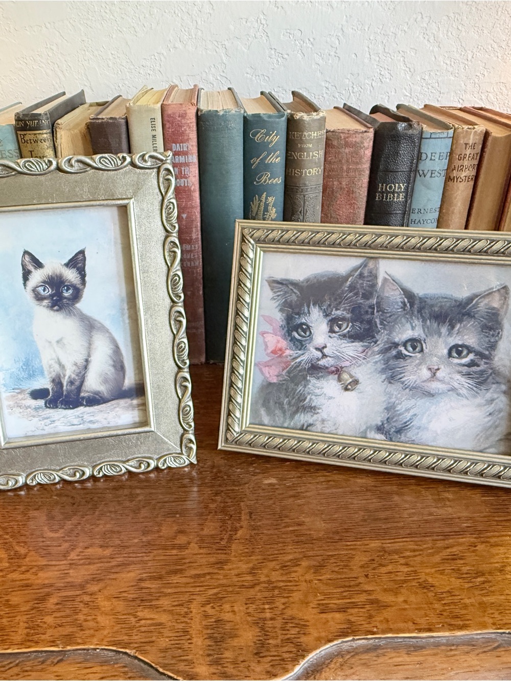 2 Vintage Silver Frames with Cat Pictures - Picture 3 of 14